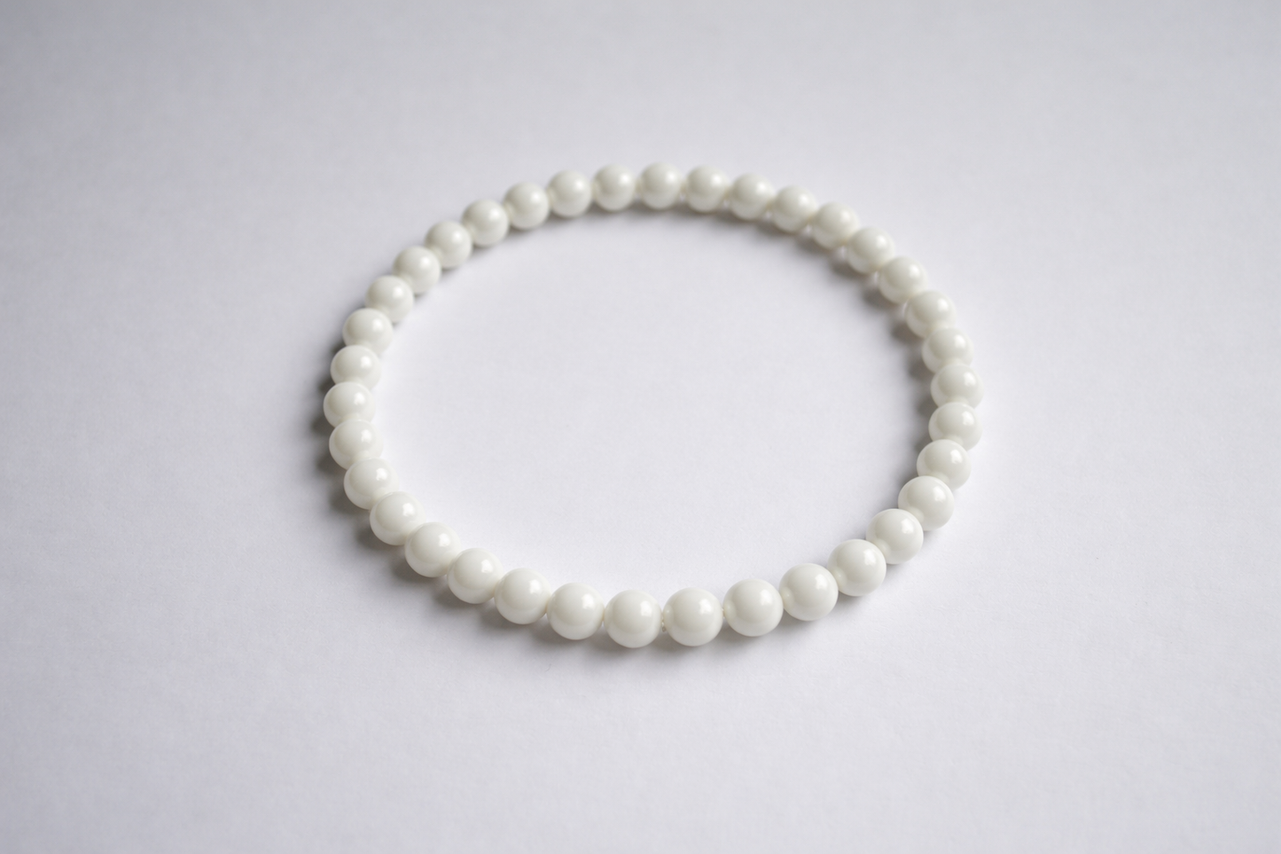 Witte Schelp Armband 6 mm – Natuurlijke Kralen – Diameter 18 cm – Tijdloos & Zomers